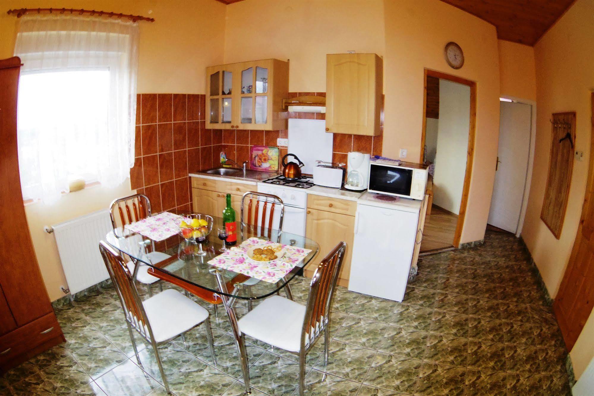 Joker Villa Apartmanhaus Hévíz Extérieur photo